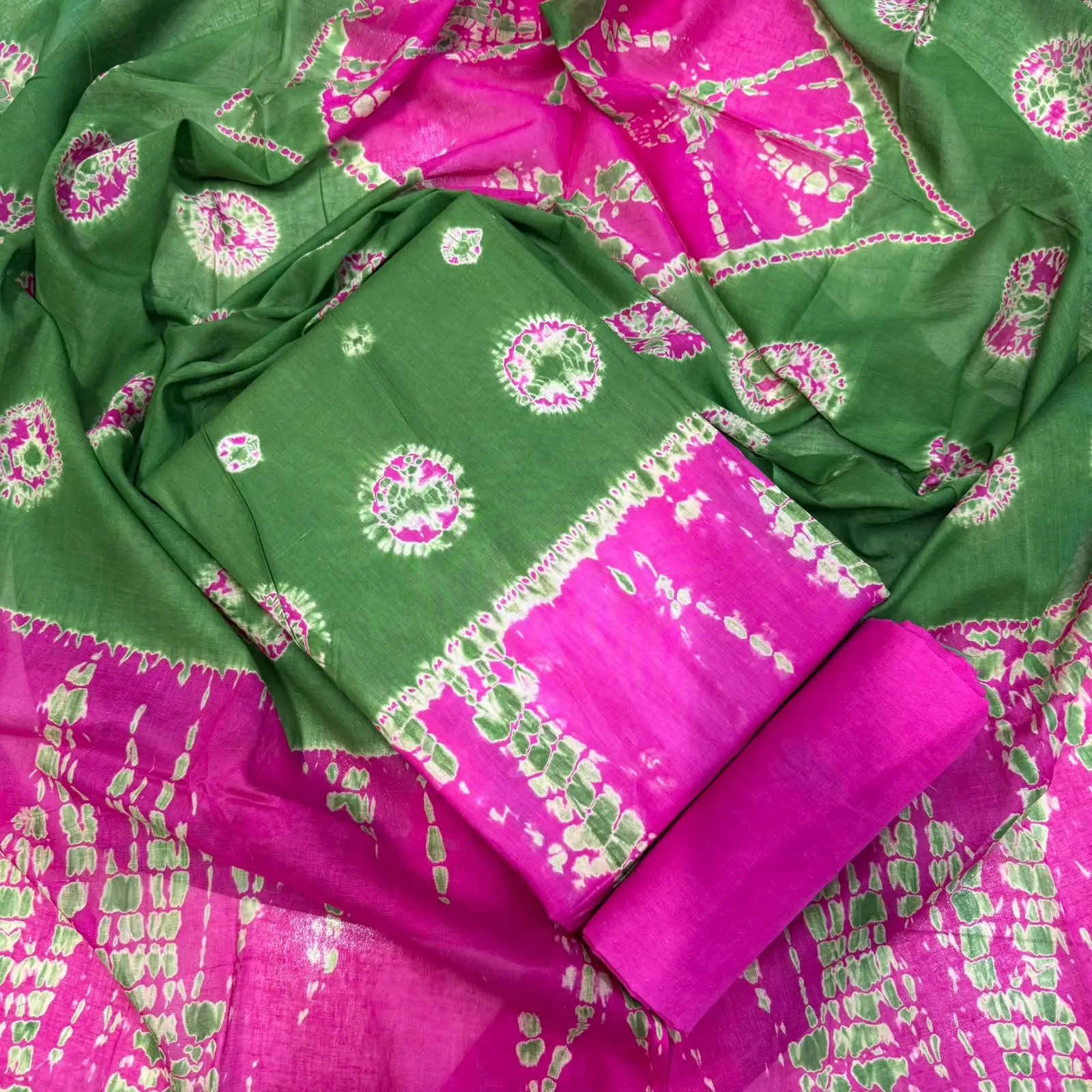 আনস্টিচ প্রিমিয়াম কটন বাটিক থ্রি-পিস জামা + ওড়না + প্যান্ট